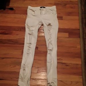 White distressed skinny jeans